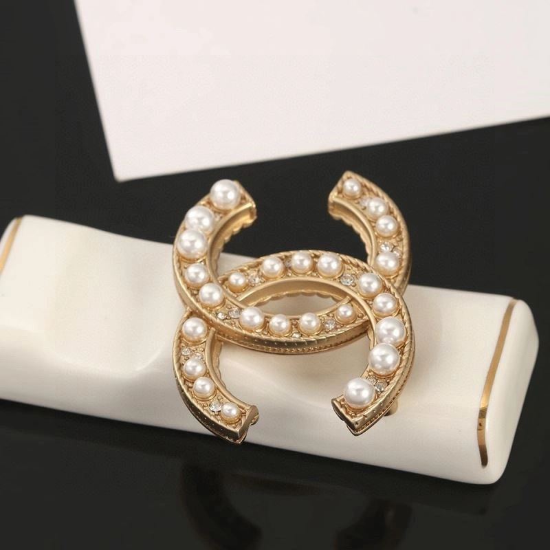 Lightweight Chanel Brooches 223187