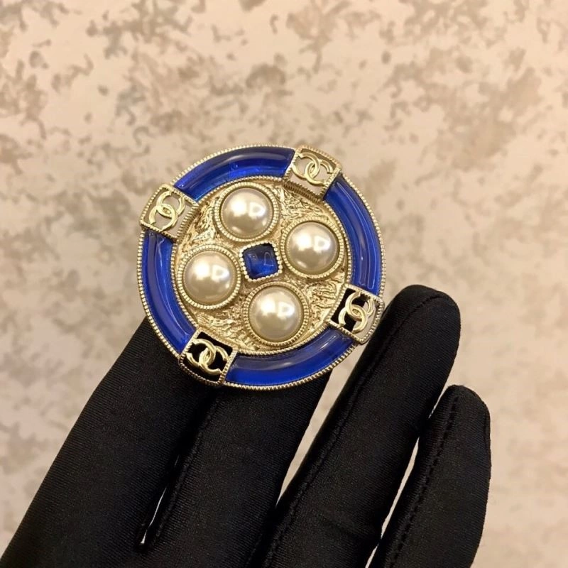 Chanel Brooches UrbanStyle 223174
