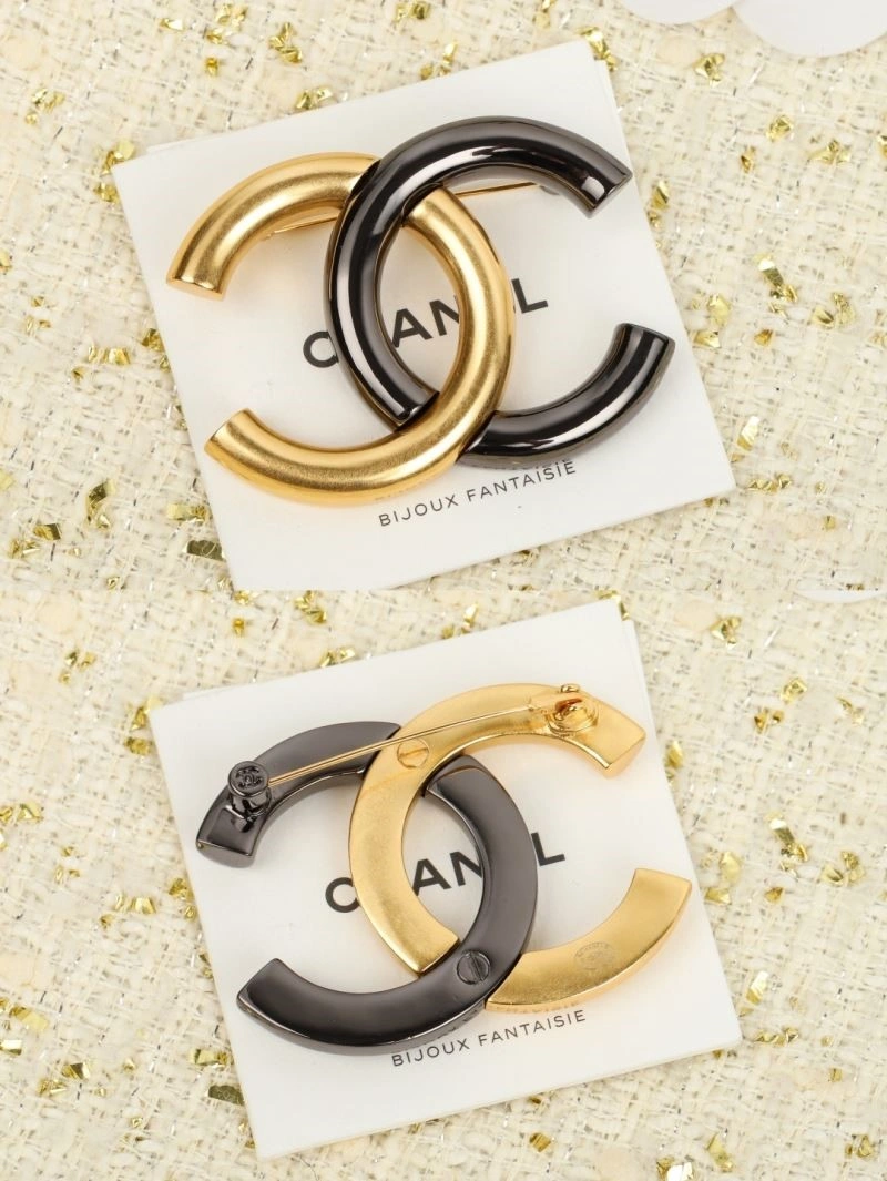 Snug Chanel Brooches 223170