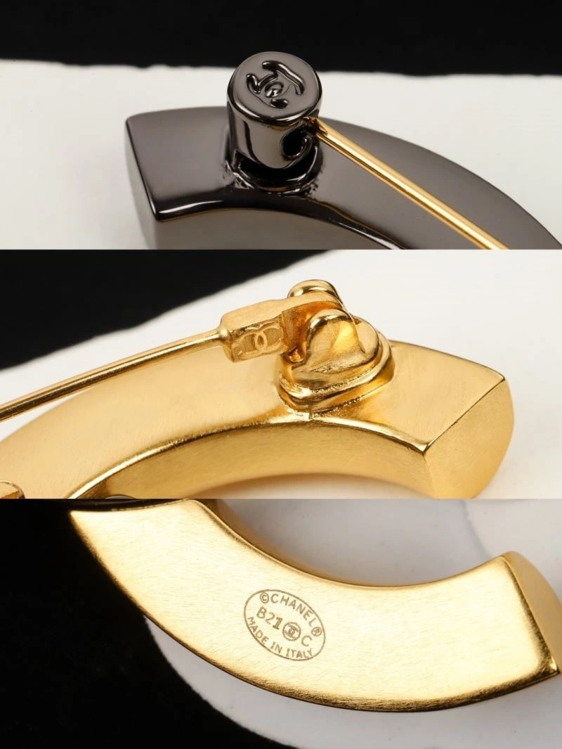 Snug Chanel Brooches 223170