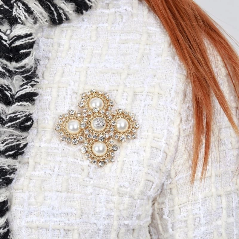 AllSeason Chanel Brooches 223163