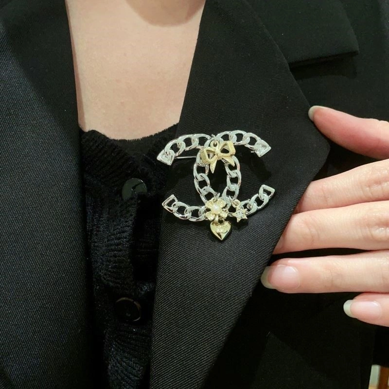 Chanel Brooches Sporty 223171