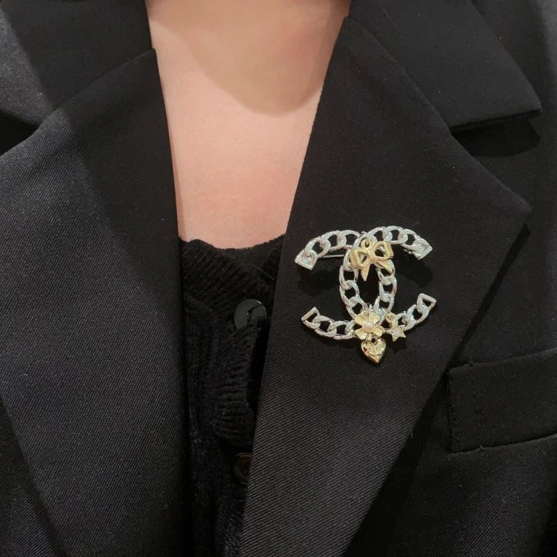 Chanel Brooches Sporty 223171