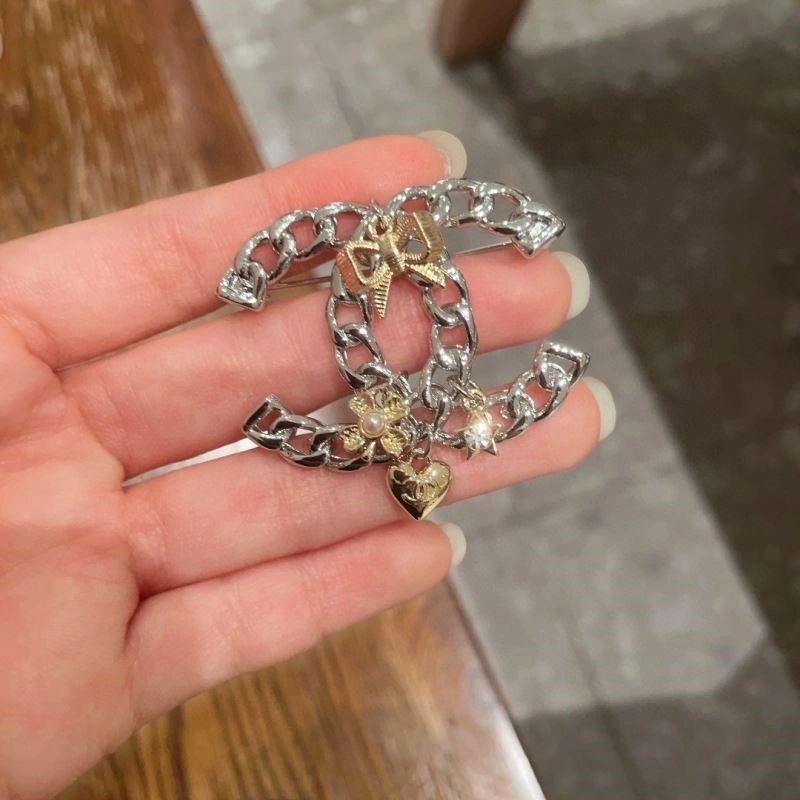Chanel Brooches Sporty 223171