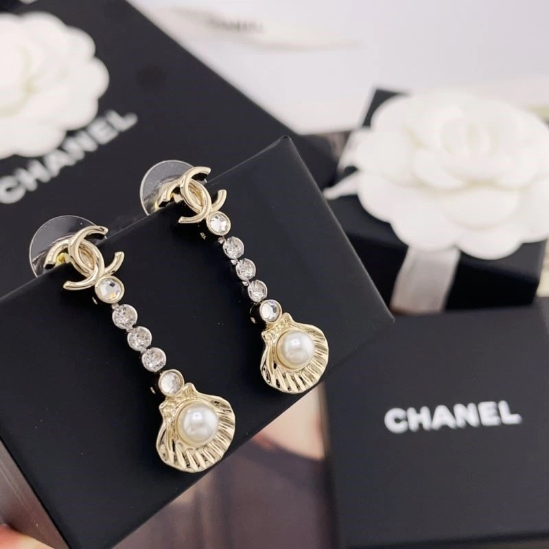 Comfortable Chanel Brooches 223227