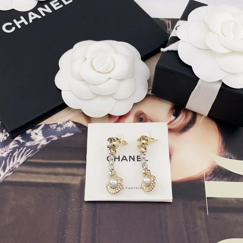 Comfortable Chanel Brooches 223227
