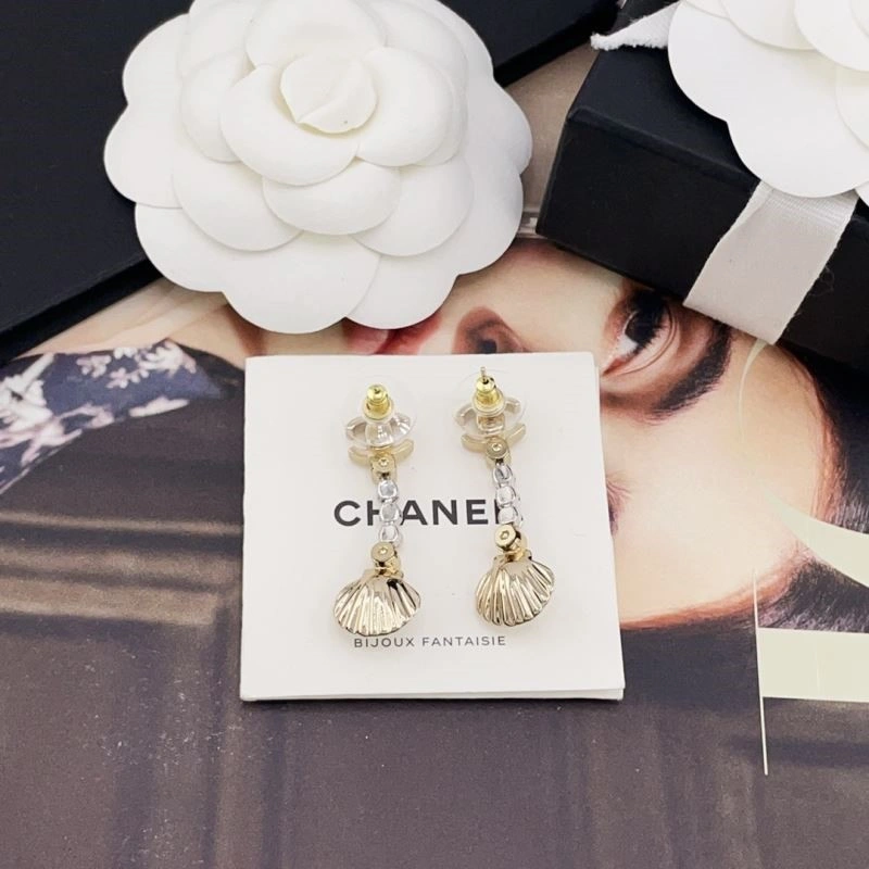 Comfortable Chanel Brooches 223227