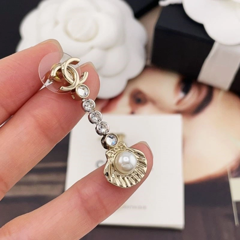 Comfortable Chanel Brooches 223227