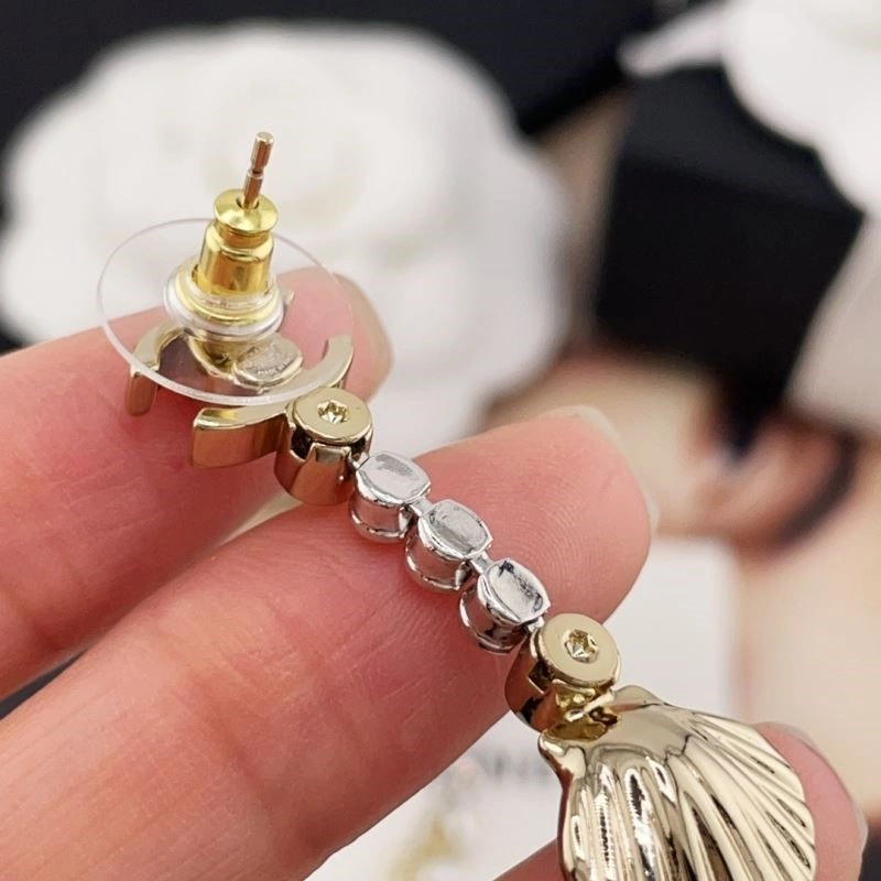 Comfortable Chanel Brooches 223227
