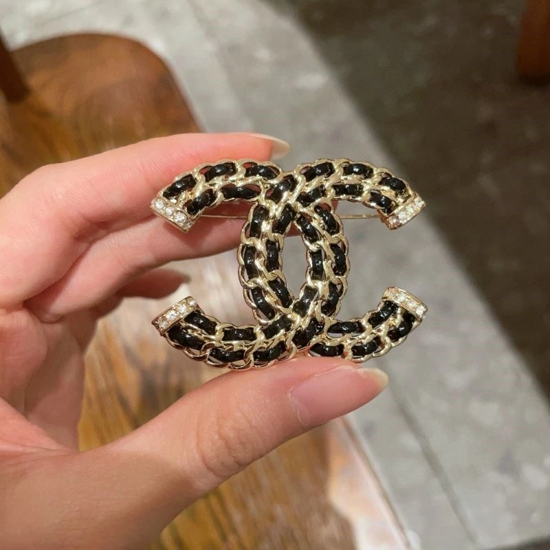 Sophisticated Chanel Brooches 223167