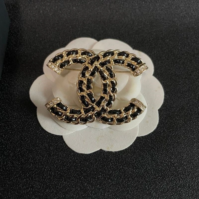 Sophisticated Chanel Brooches 223167