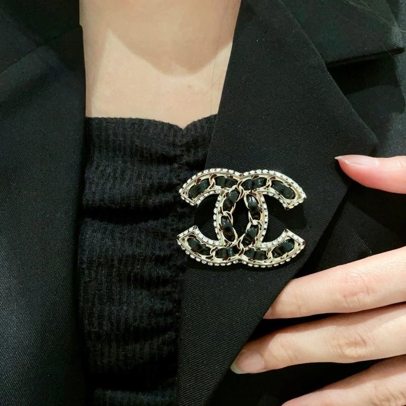 Chanel Brooches SmoothTexture 223162