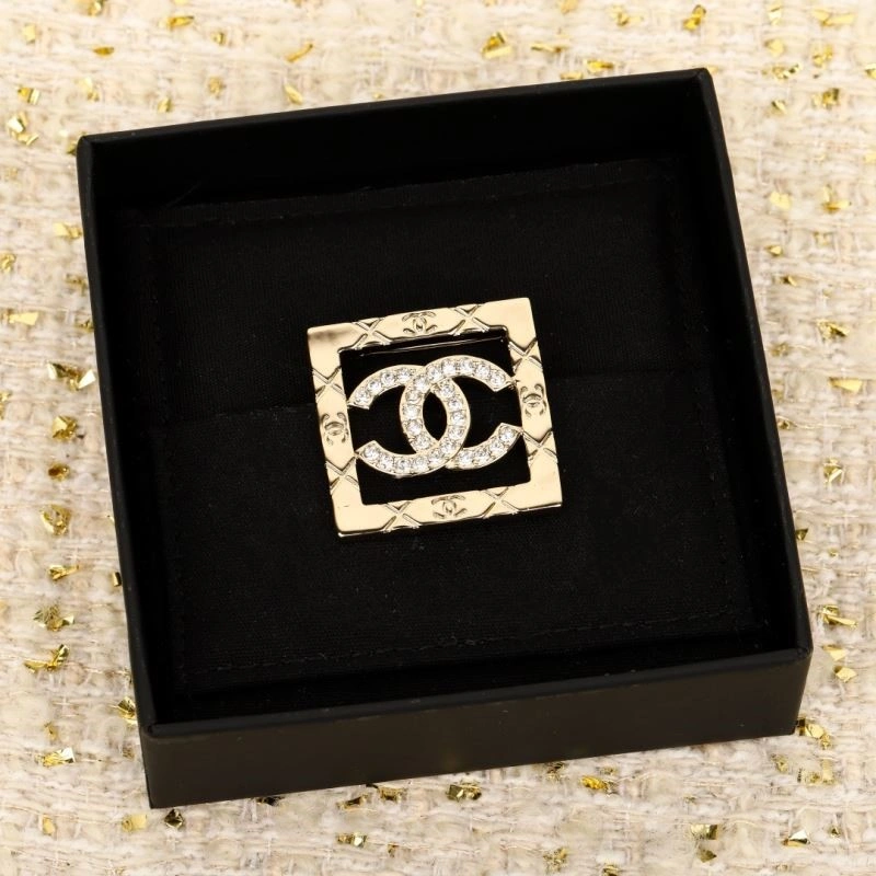 Chanel Brooches Resilient 223149