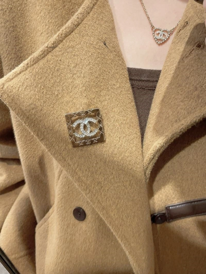 Chanel Brooches Resilient 223149
