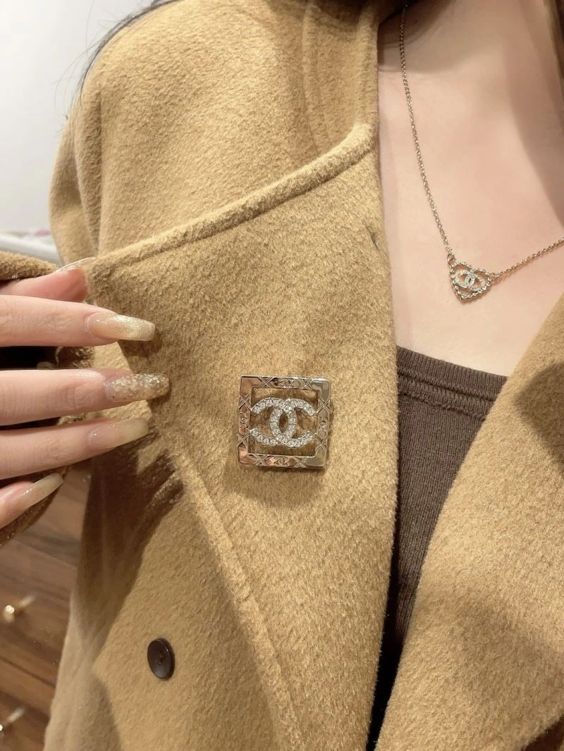 Chanel Brooches Resilient 223149