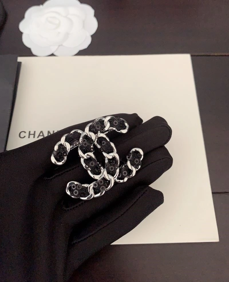 Popular Chanel Brooches 223136