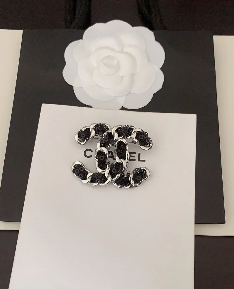 Popular Chanel Brooches 223136