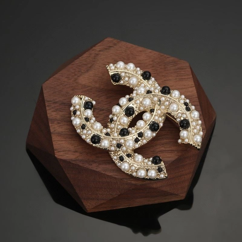 ZipUp Chanel Brooches 223144