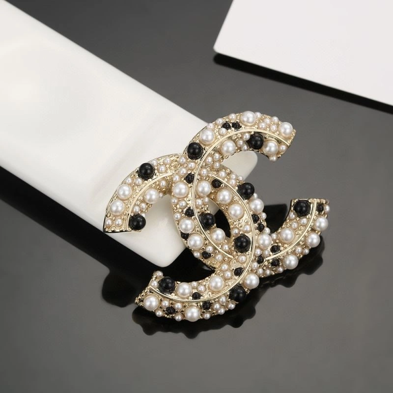 ZipUp Chanel Brooches 223144