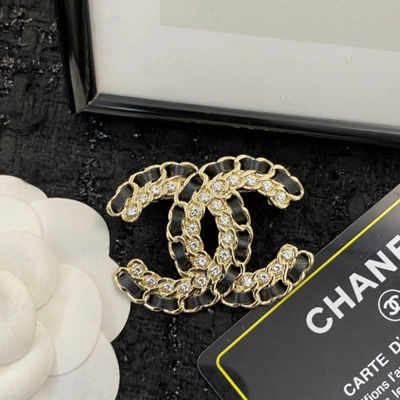 UrbanChic Chanel Brooches 223135