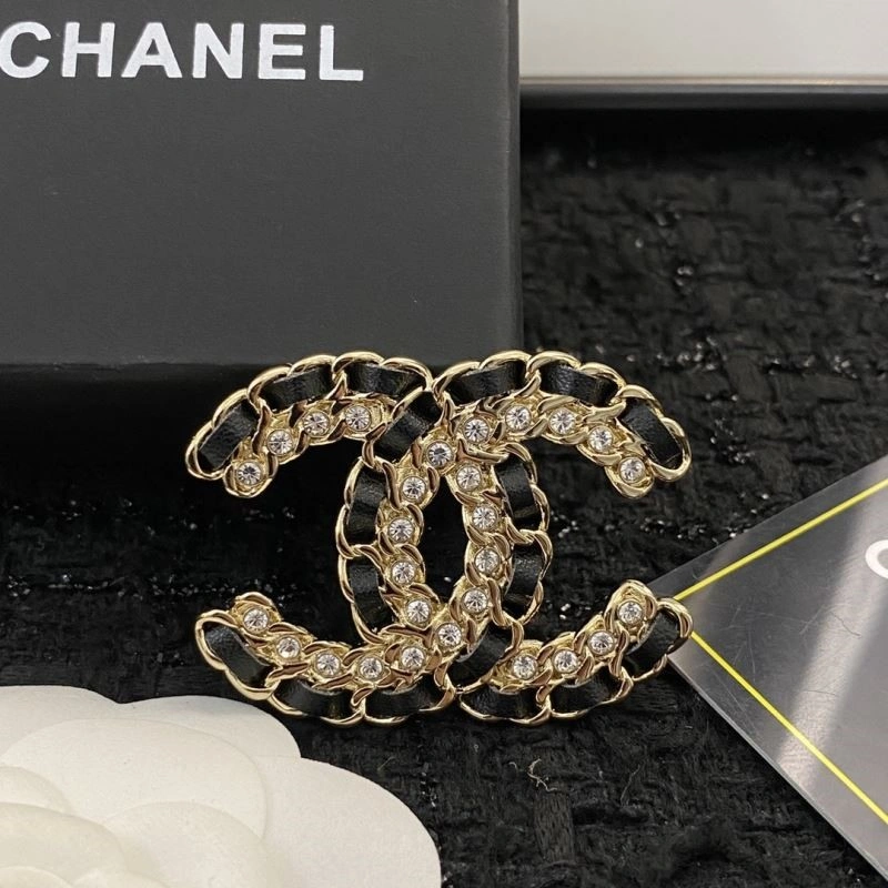 UrbanChic Chanel Brooches 223135