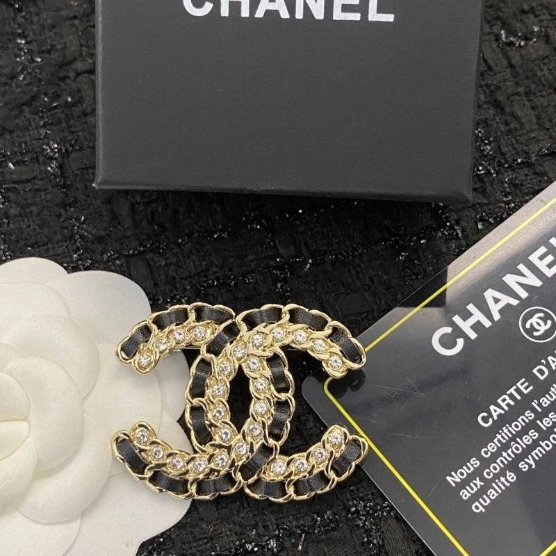 UrbanChic Chanel Brooches 223135