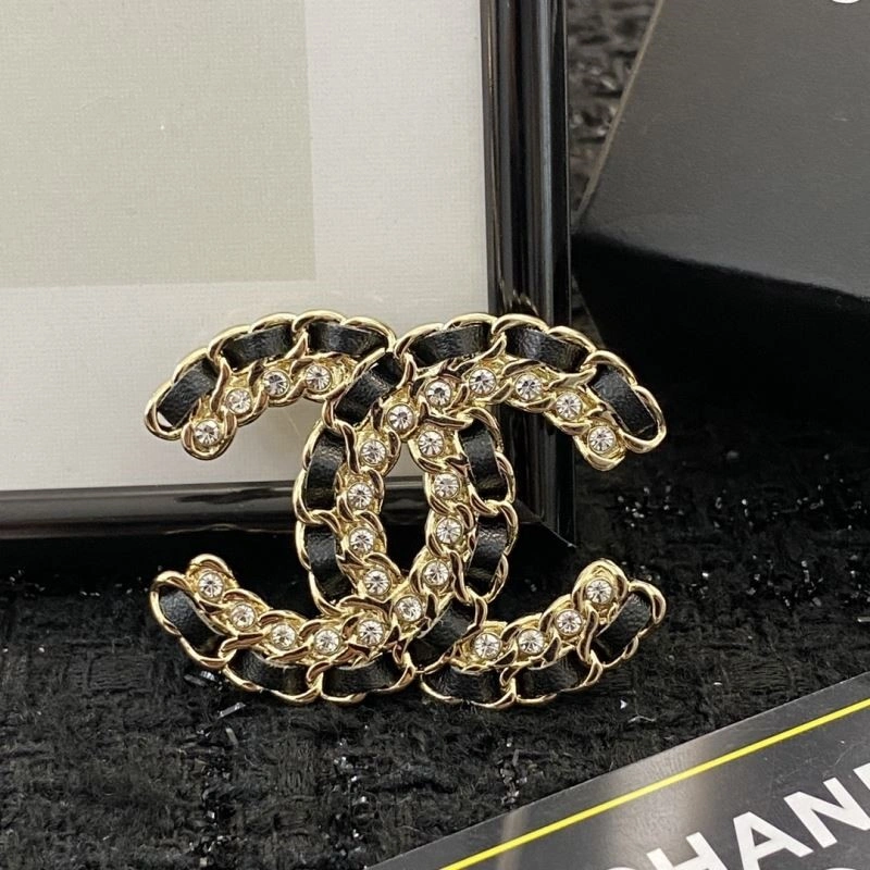 UrbanChic Chanel Brooches 223135