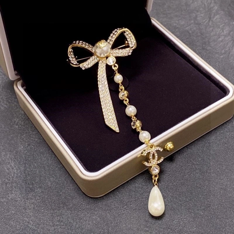 Chanel Brooches TechFriendly 223131