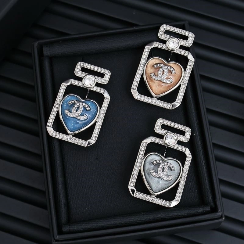 TravelReady Chanel Brooches 223140