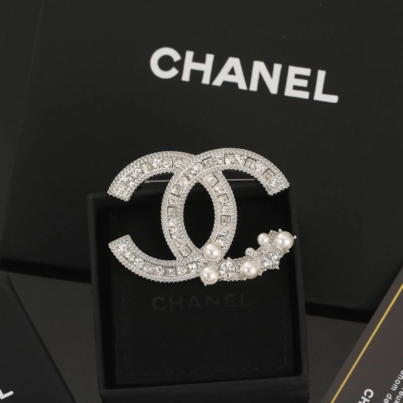 Bright Chanel Brooches 223126