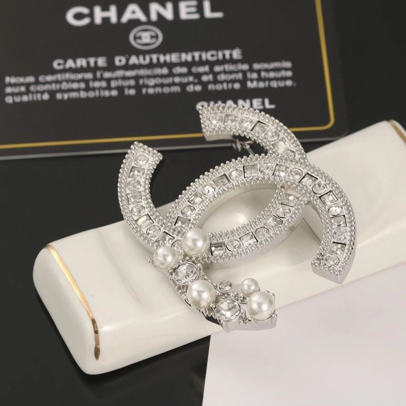 Bright Chanel Brooches 223126