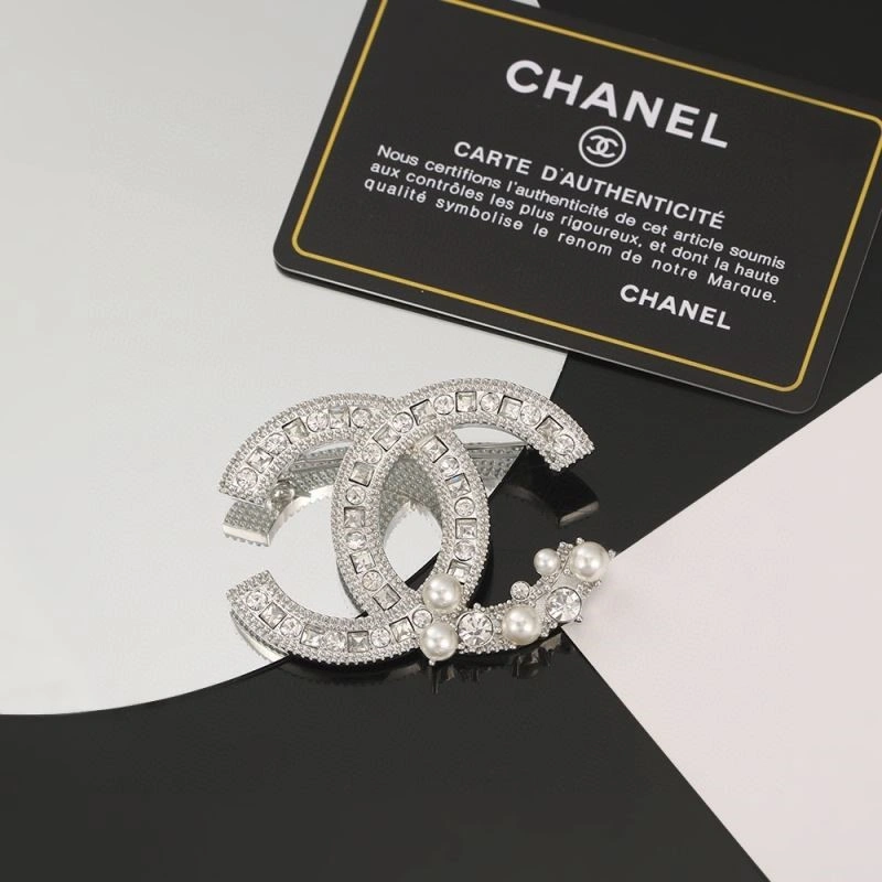 Bright Chanel Brooches 223126