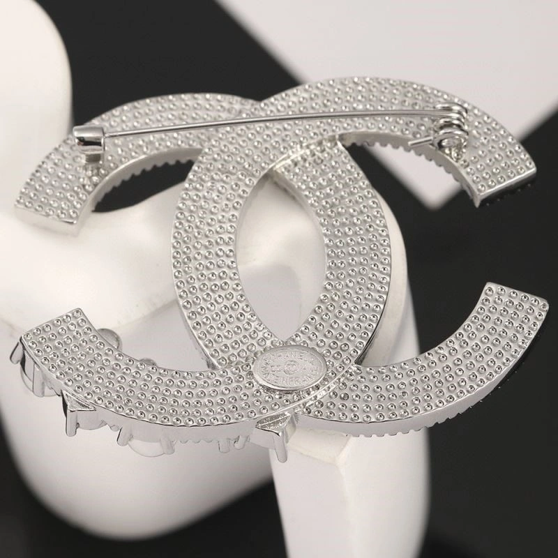 Bright Chanel Brooches 223126