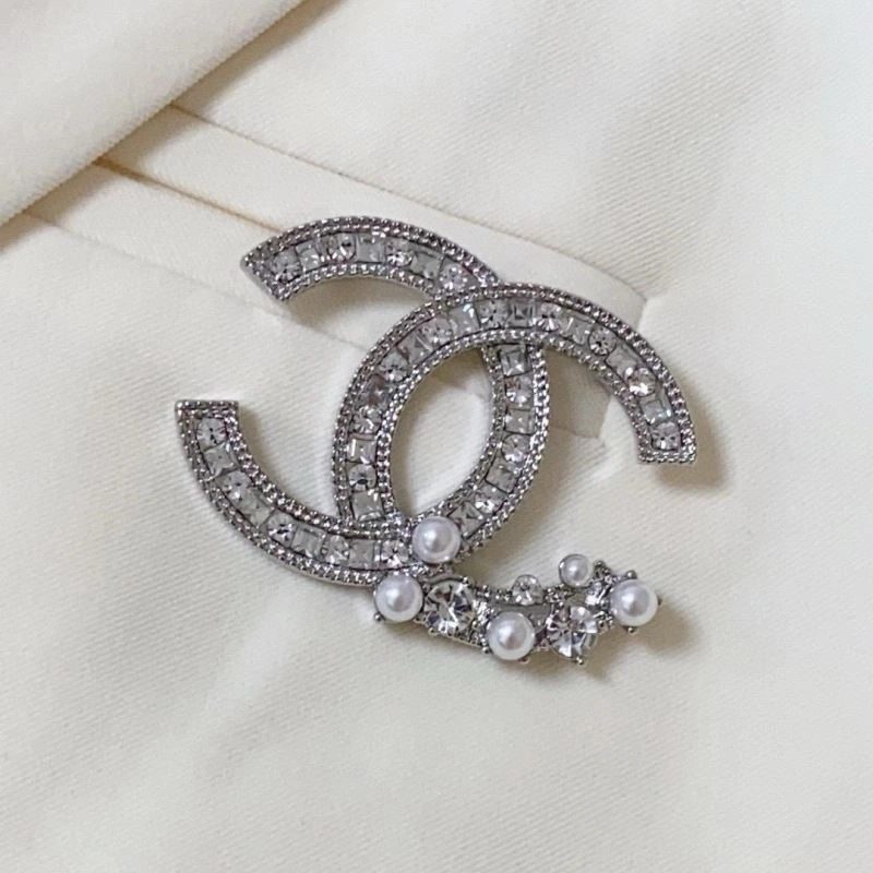 Bright Chanel Brooches 223126