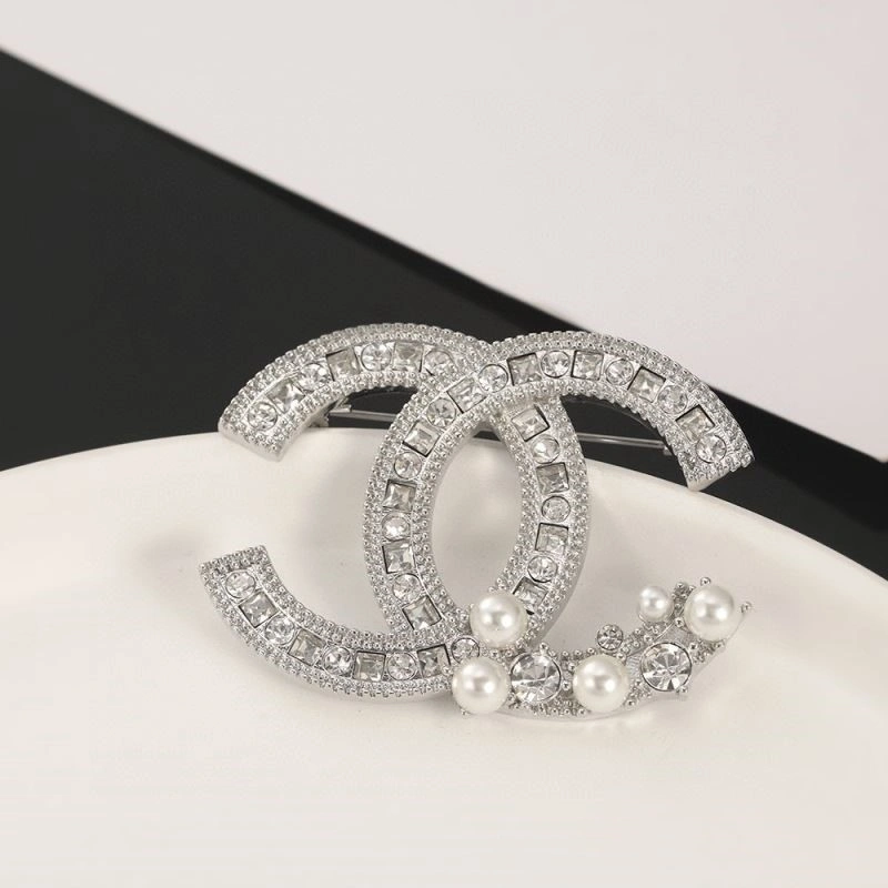Bright Chanel Brooches 223126