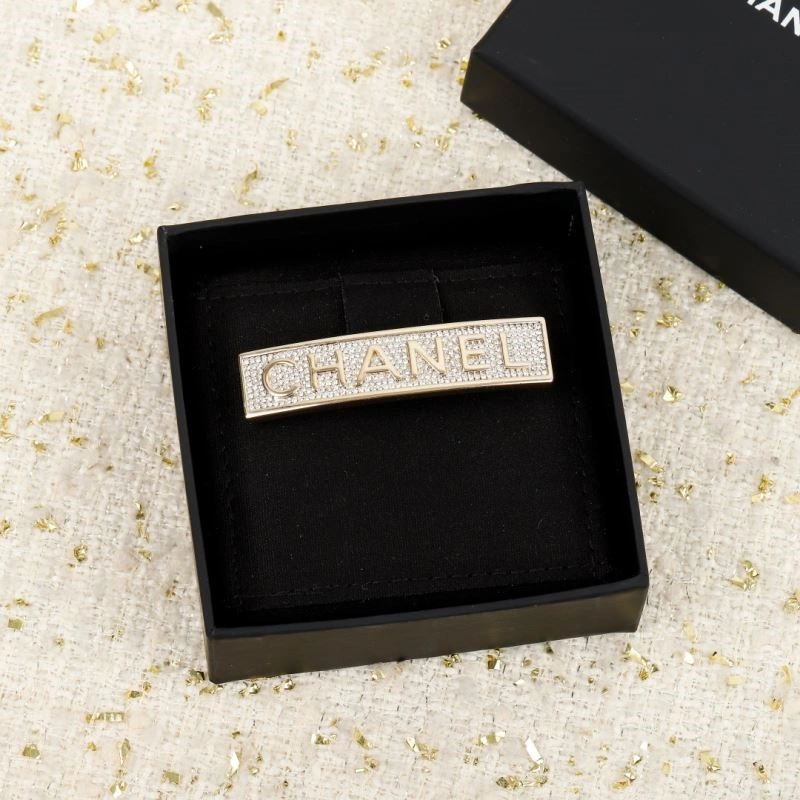 Comfortable Chanel Brooches 223116