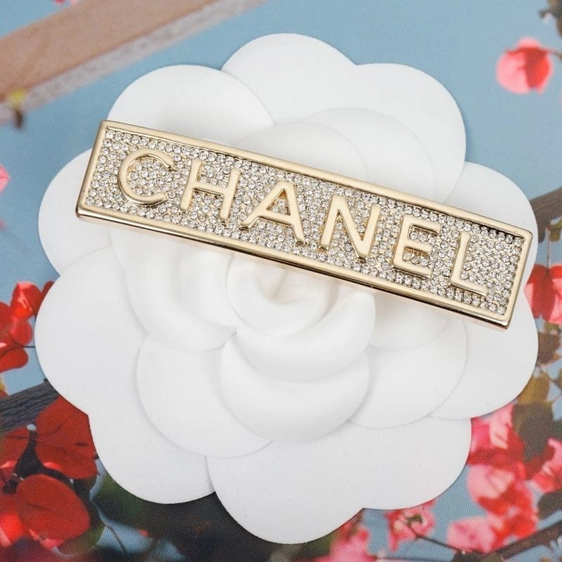 Comfortable Chanel Brooches 223116
