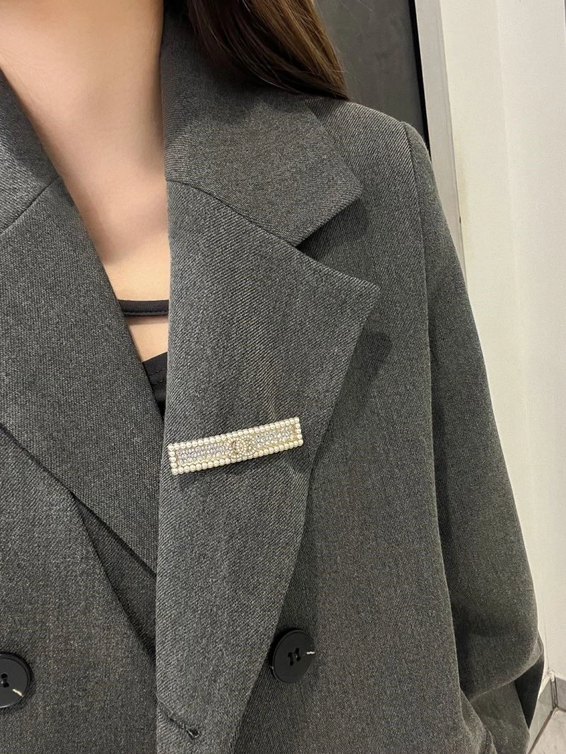 Durable Chanel Brooches 223138
