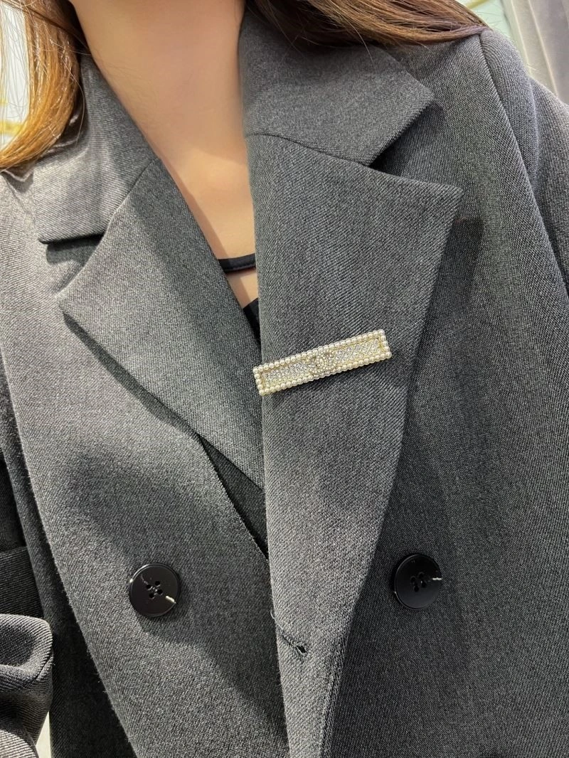 Durable Chanel Brooches 223138