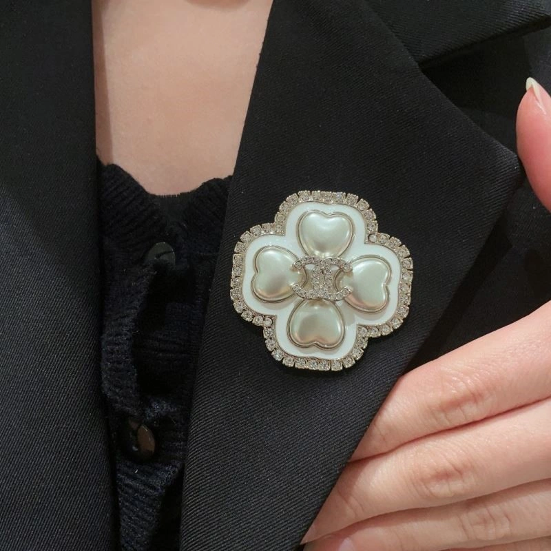 SportInspired Chanel Brooches 223115
