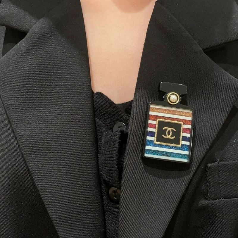 Colorful Chanel Brooches 223122