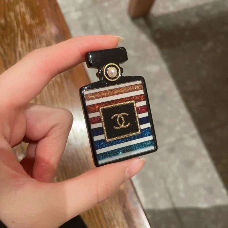 Colorful Chanel Brooches 223122