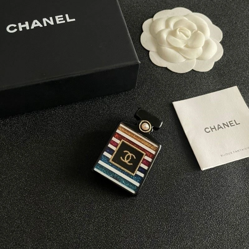 Colorful Chanel Brooches 223122