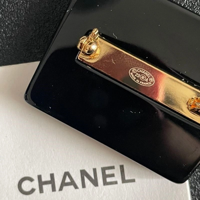 Colorful Chanel Brooches 223122