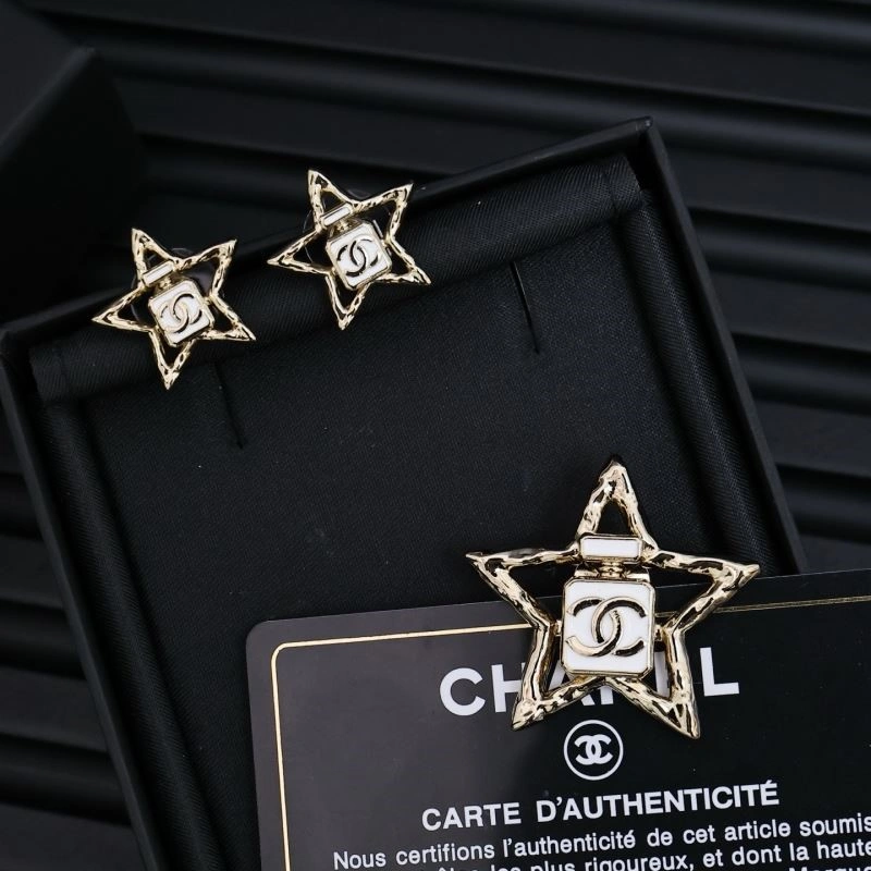 Compact Chanel Brooches 223124