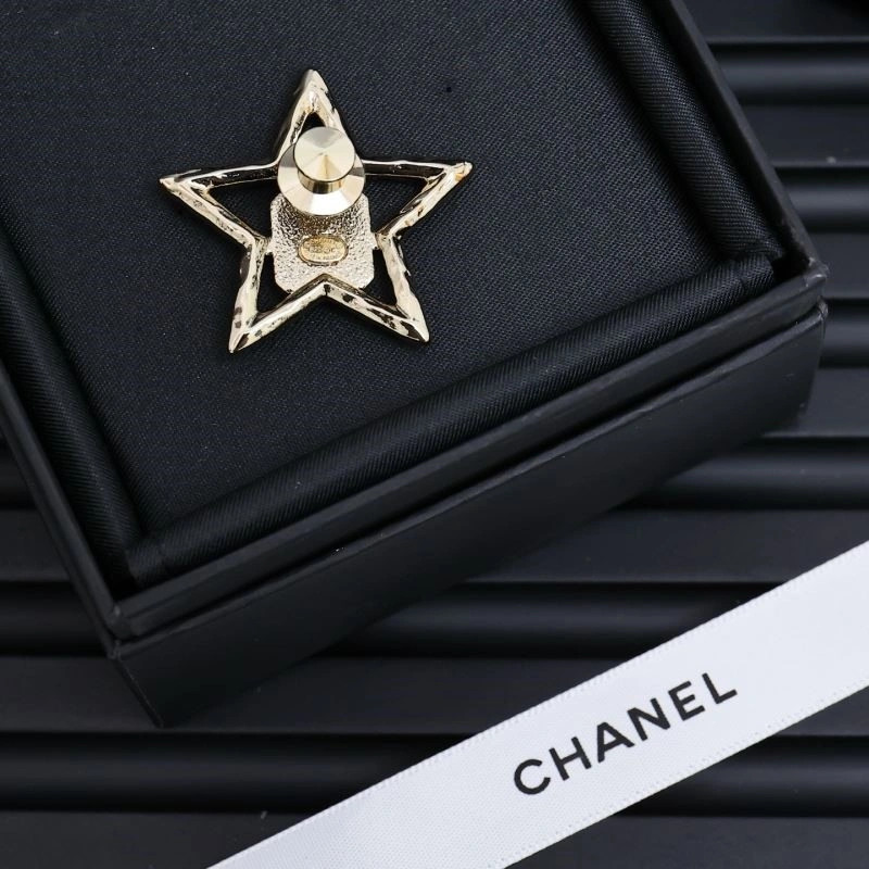 Compact Chanel Brooches 223124