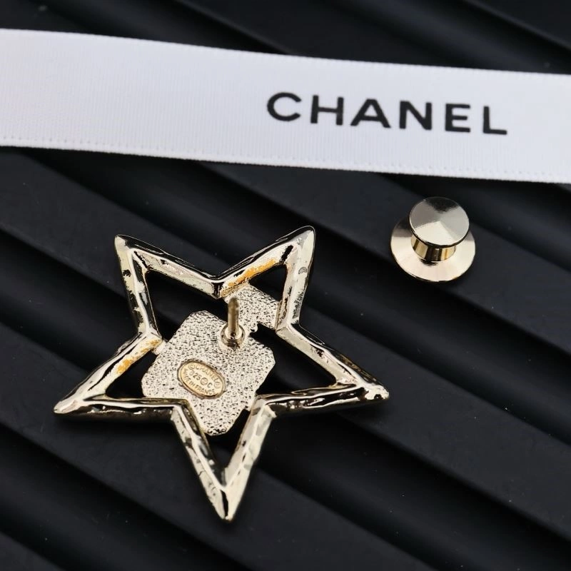 Compact Chanel Brooches 223124