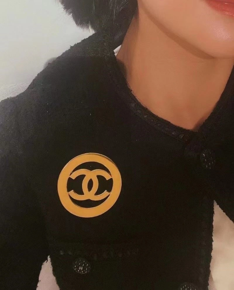 Chanel Brooches Bold 223121