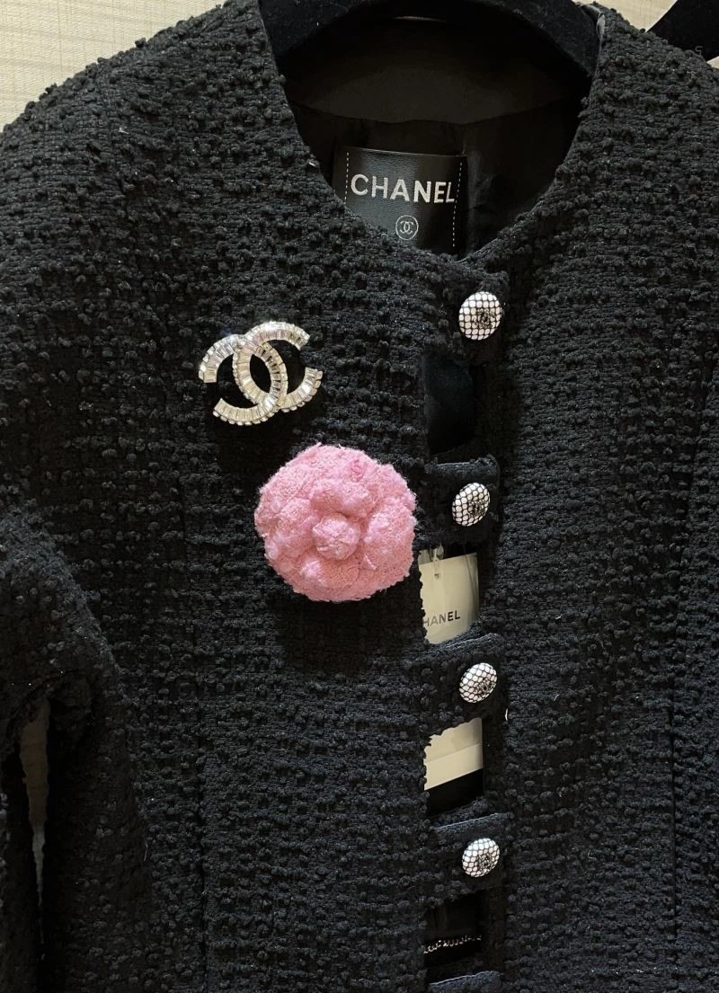 Seasonal Chanel Brooches 223108