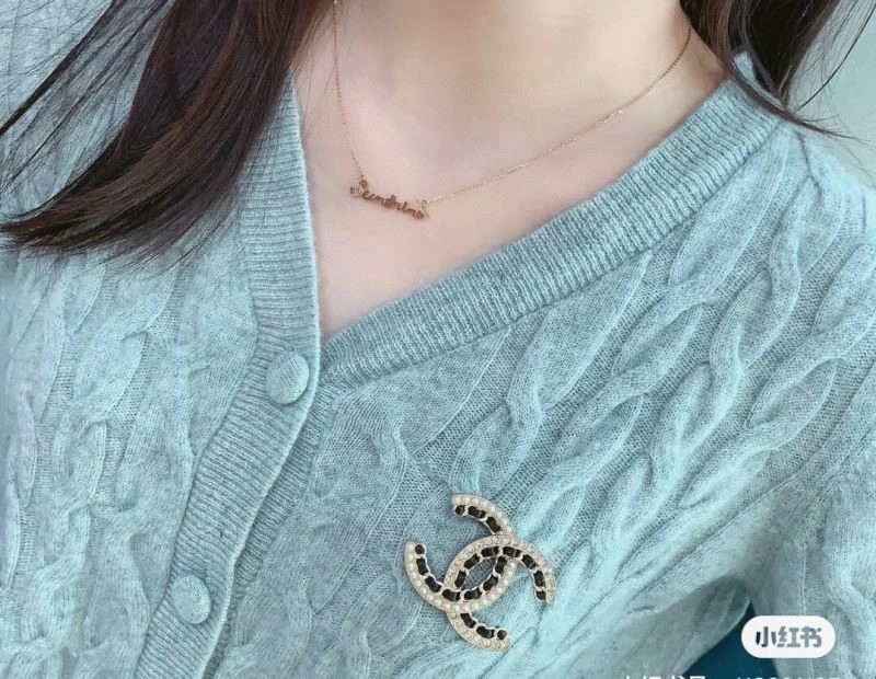 Chanel Brooches Casual 223110